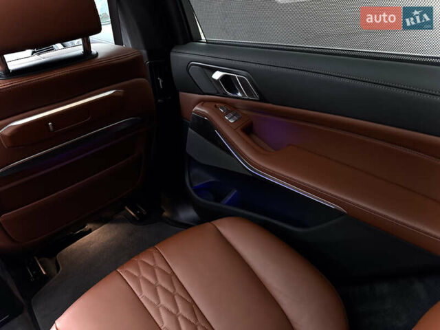 Серый БМВ X7, объемом двигателя 3 л и пробегом 63 тыс. км за 91000 $, фото 93 на Automoto.ua