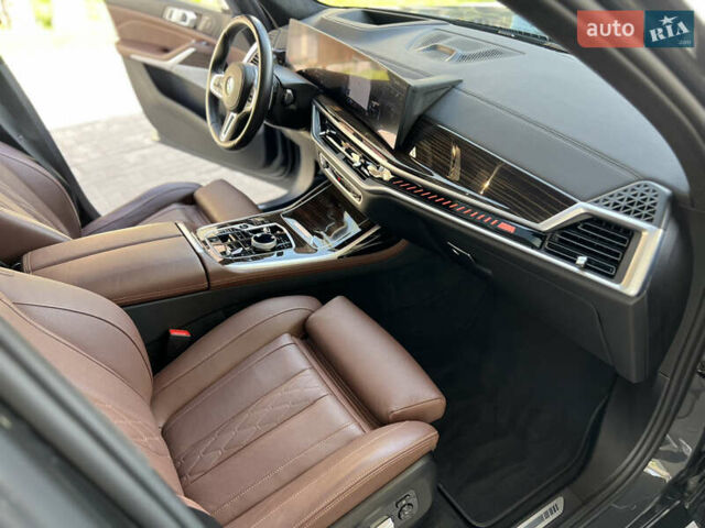 Серый БМВ X7, объемом двигателя 4.39 л и пробегом 35 тыс. км за 115500 $, фото 44 на Automoto.ua