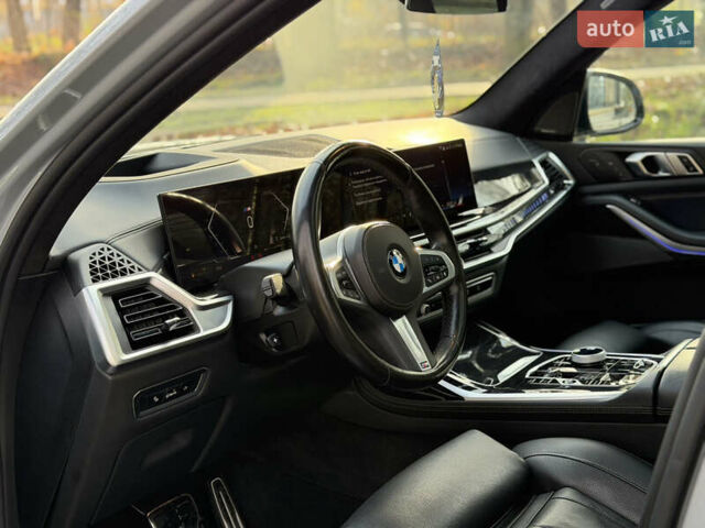 Серый БМВ X7, объемом двигателя 2.99 л и пробегом 82 тыс. км за 119000 $, фото 30 на Automoto.ua