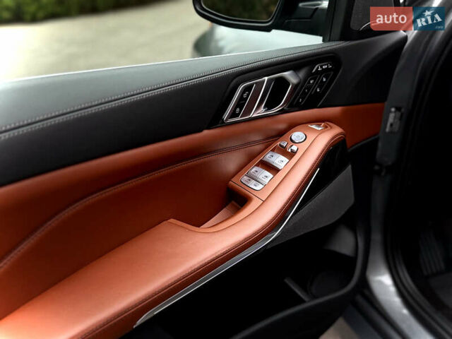 Серый БМВ X7, объемом двигателя 3 л и пробегом 63 тыс. км за 91000 $, фото 58 на Automoto.ua