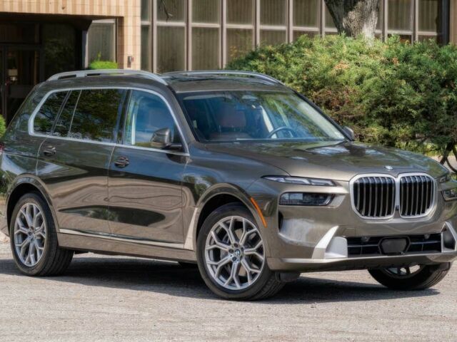 Серый БМВ X7, объемом двигателя 3 л и пробегом 25 тыс. км за 50000 $, фото 2 на Automoto.ua