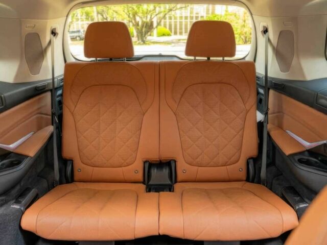 Серый БМВ X7, объемом двигателя 3 л и пробегом 25 тыс. км за 50000 $, фото 10 на Automoto.ua