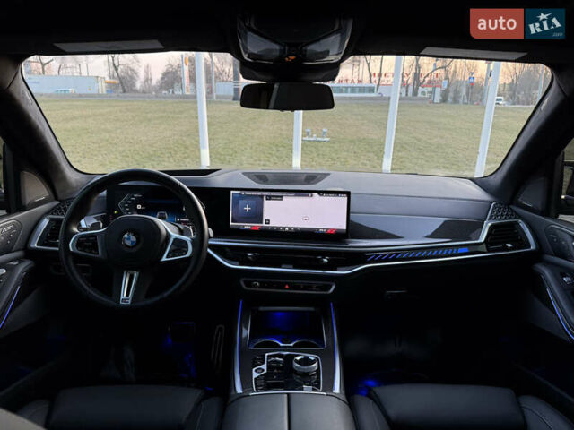 Серый БМВ X7, объемом двигателя 4.4 л и пробегом 9 тыс. км за 115000 $, фото 12 на Automoto.ua