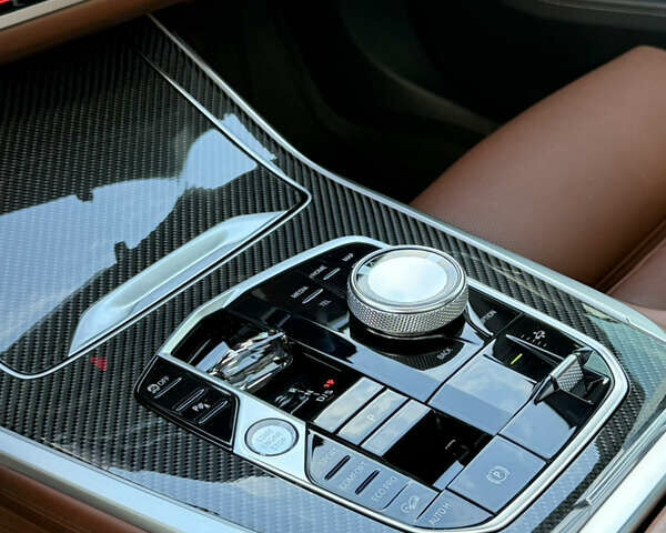 Серый БМВ X7, объемом двигателя 4.39 л и пробегом 45 тыс. км за 139900 $, фото 33 на Automoto.ua