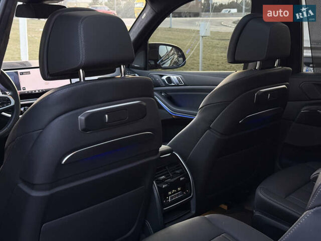 Серый БМВ X7, объемом двигателя 4.4 л и пробегом 9 тыс. км за 115000 $, фото 20 на Automoto.ua