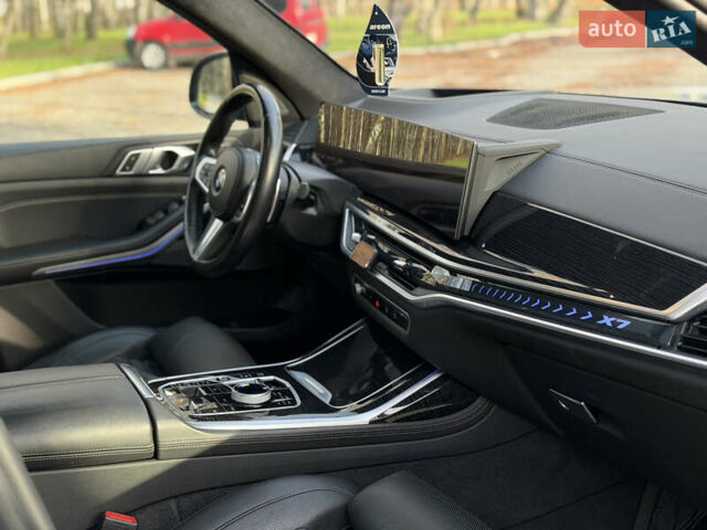 Серый БМВ X7, объемом двигателя 2.99 л и пробегом 82 тыс. км за 119000 $, фото 51 на Automoto.ua