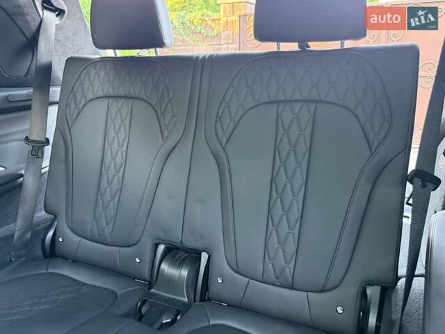 Серый БМВ X7, объемом двигателя 2.99 л и пробегом 99 тыс. км за 110900 $, фото 100 на Automoto.ua