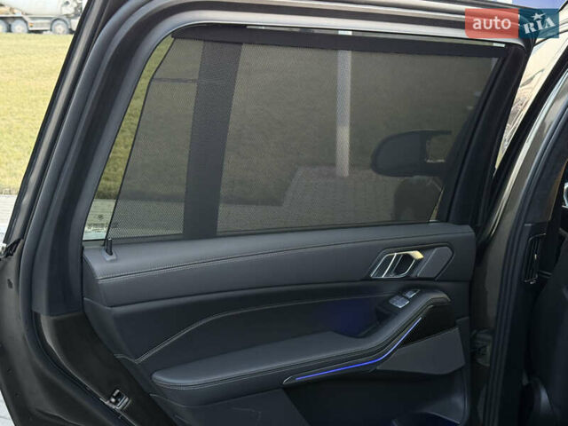 Серый БМВ X7, объемом двигателя 4.4 л и пробегом 9 тыс. км за 115000 $, фото 19 на Automoto.ua