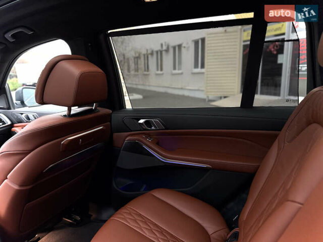 Серый БМВ X7, объемом двигателя 3 л и пробегом 63 тыс. км за 91000 $, фото 94 на Automoto.ua