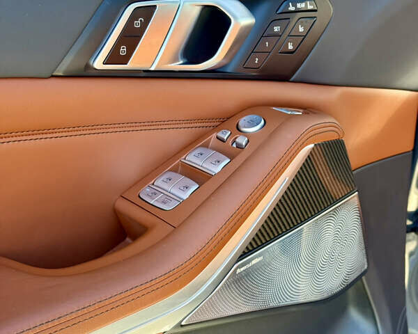 Серый БМВ X7, объемом двигателя 4.39 л и пробегом 34 тыс. км за 139900 $, фото 13 на Automoto.ua