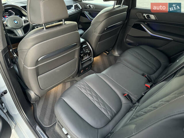 Серый БМВ X7, объемом двигателя 2.99 л и пробегом 86 тыс. км за 119000 $, фото 32 на Automoto.ua