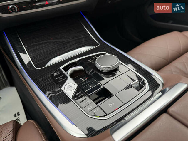 Серый БМВ X7, объемом двигателя 2.99 л и пробегом 57 тыс. км за 114000 $, фото 22 на Automoto.ua
