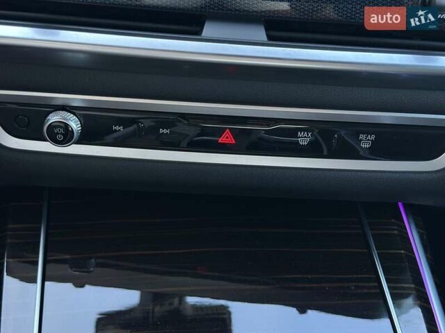 Серый БМВ X7, объемом двигателя 3 л и пробегом 39 тыс. км за 105000 $, фото 45 на Automoto.ua