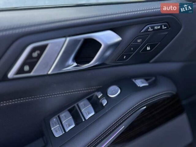 Серый БМВ X7, объемом двигателя 3 л и пробегом 39 тыс. км за 105000 $, фото 39 на Automoto.ua