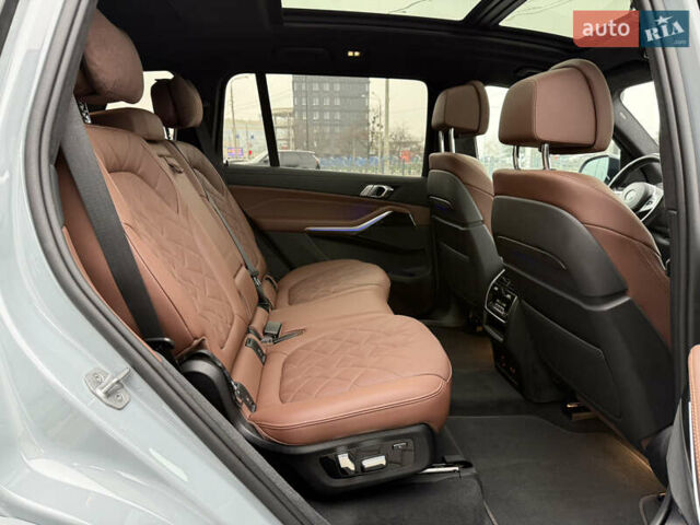 Серый БМВ X7, объемом двигателя 2.99 л и пробегом 57 тыс. км за 114000 $, фото 31 на Automoto.ua