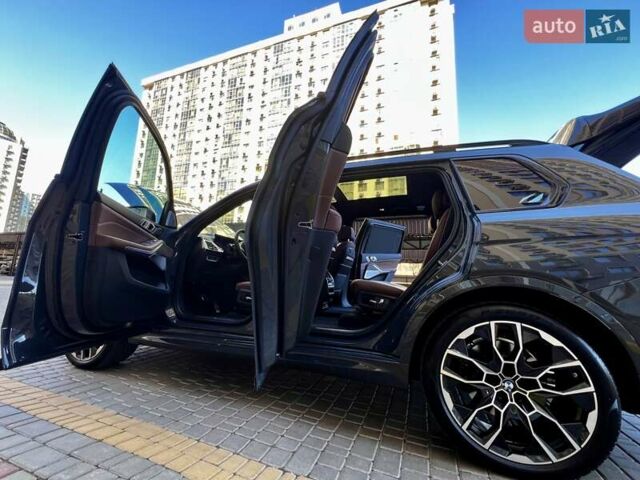 Серый БМВ X7, объемом двигателя 3 л и пробегом 18 тыс. км за 161999 $, фото 38 на Automoto.ua