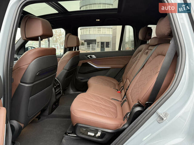 Серый БМВ X7, объемом двигателя 2.99 л и пробегом 57 тыс. км за 114000 $, фото 25 на Automoto.ua