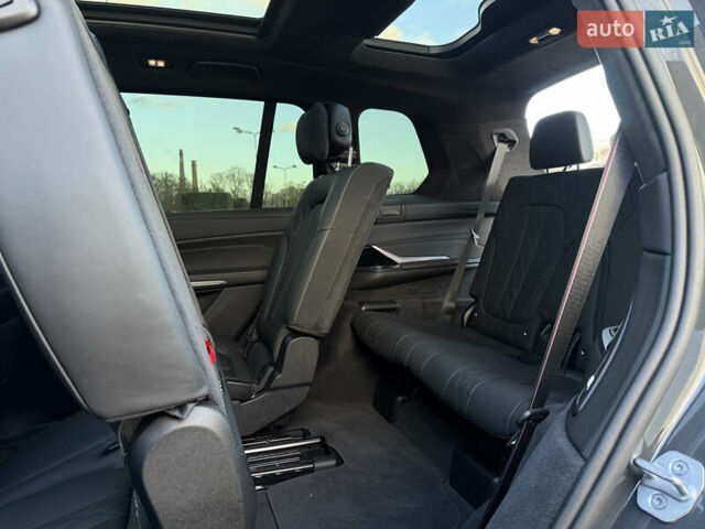 Серый БМВ X7, объемом двигателя 2.99 л и пробегом 51 тыс. км за 128000 $, фото 43 на Automoto.ua
