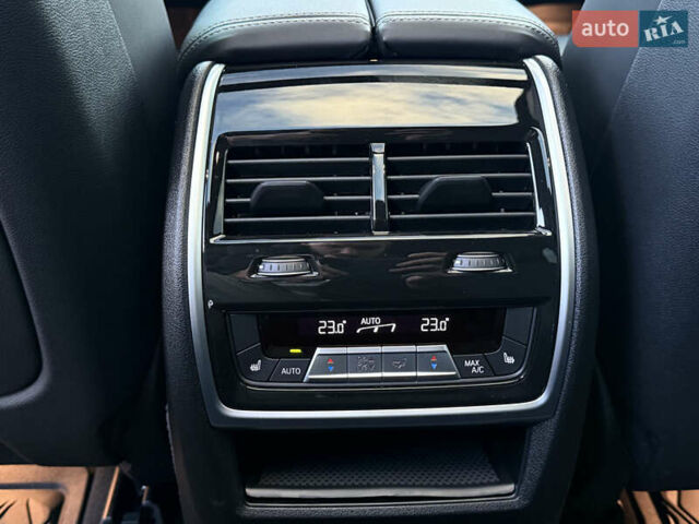 Серый БМВ X7, объемом двигателя 2.99 л и пробегом 51 тыс. км за 128000 $, фото 31 на Automoto.ua