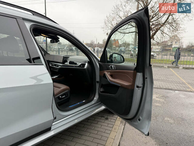 Серый БМВ X7, объемом двигателя 2.99 л и пробегом 57 тыс. км за 114000 $, фото 33 на Automoto.ua