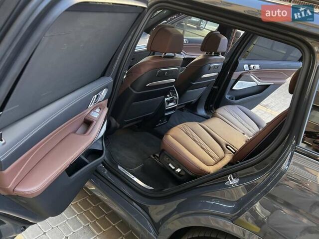 Серый БМВ X7, объемом двигателя 3 л и пробегом 18 тыс. км за 161999 $, фото 97 на Automoto.ua