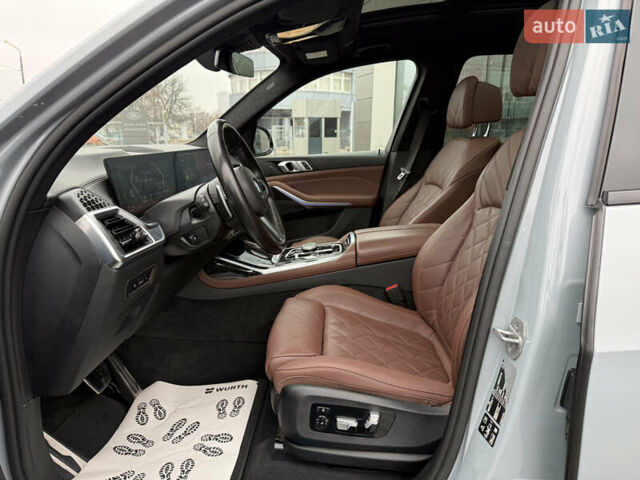 Серый БМВ X7, объемом двигателя 2.99 л и пробегом 57 тыс. км за 114000 $, фото 16 на Automoto.ua