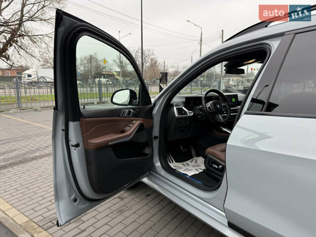 Серый БМВ X7, объемом двигателя 2.99 л и пробегом 57 тыс. км за 114000 $, фото 14 на Automoto.ua