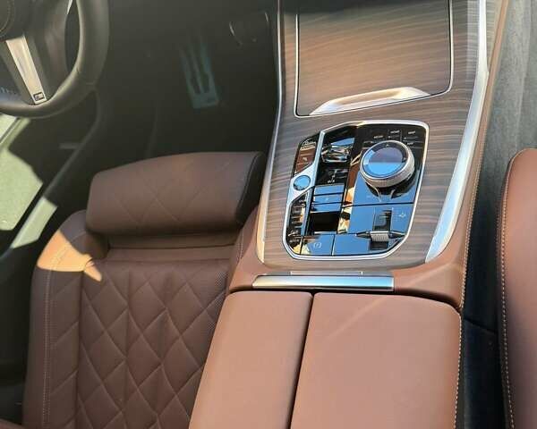 Серый БМВ X7, объемом двигателя 2.99 л и пробегом 8 тыс. км за 137000 $, фото 3 на Automoto.ua