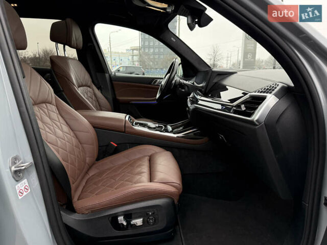 Серый БМВ X7, объемом двигателя 2.99 л и пробегом 57 тыс. км за 114000 $, фото 34 на Automoto.ua