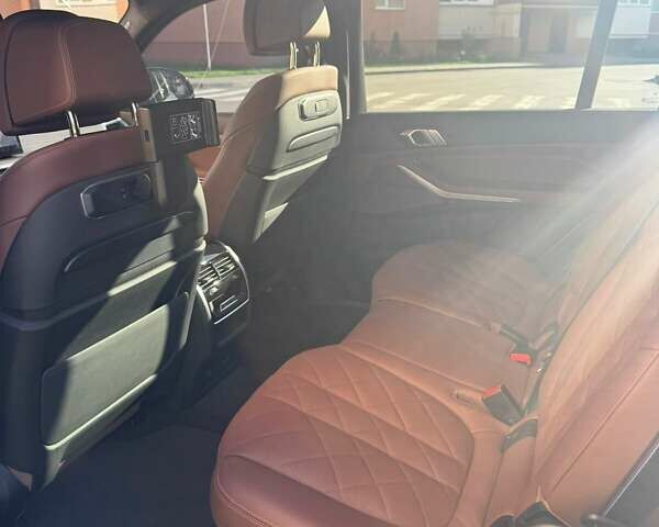 Серый БМВ X7, объемом двигателя 2.99 л и пробегом 8 тыс. км за 137000 $, фото 4 на Automoto.ua