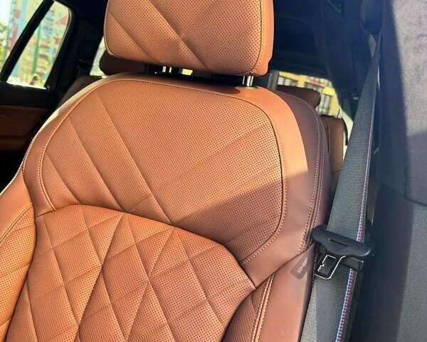 Серый БМВ X7, объемом двигателя 2.99 л и пробегом 8 тыс. км за 137000 $, фото 5 на Automoto.ua