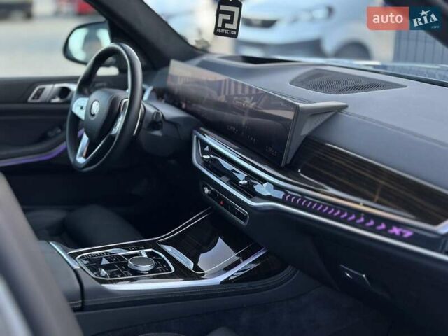 Серый БМВ X7, объемом двигателя 3 л и пробегом 39 тыс. км за 105000 $, фото 50 на Automoto.ua