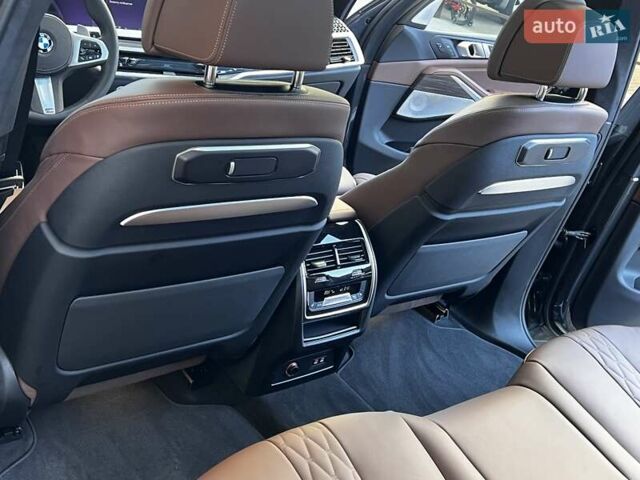 Серый БМВ X7, объемом двигателя 3 л и пробегом 18 тыс. км за 161999 $, фото 40 на Automoto.ua