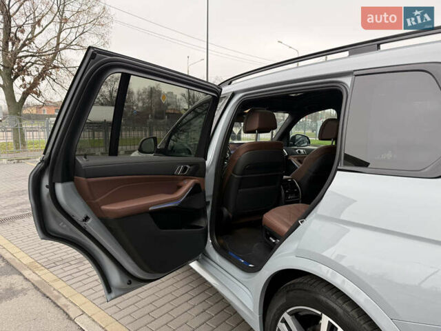 Серый БМВ X7, объемом двигателя 2.99 л и пробегом 57 тыс. км за 114000 $, фото 24 на Automoto.ua