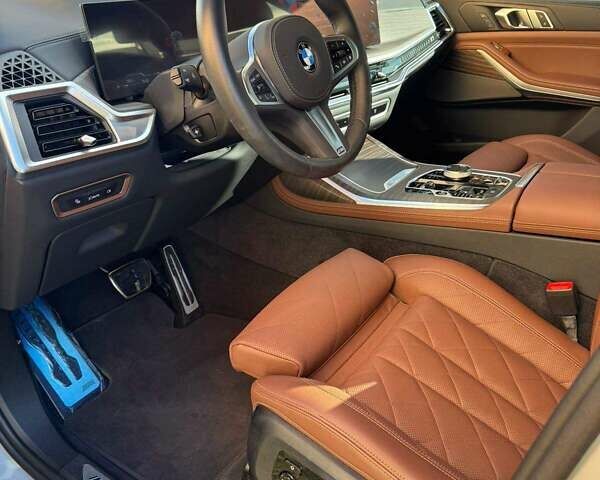 Серый БМВ X7, объемом двигателя 2.99 л и пробегом 8 тыс. км за 137000 $, фото 2 на Automoto.ua