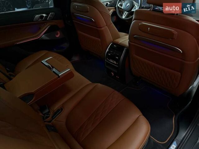 Серый БМВ X7, объемом двигателя 4.39 л и пробегом 1 тыс. км за 189900 $, фото 75 на Automoto.ua