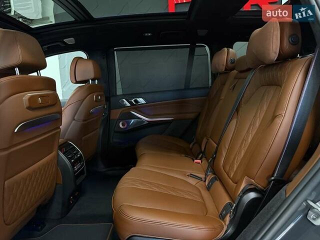 Серый БМВ X7, объемом двигателя 4.39 л и пробегом 1 тыс. км за 189900 $, фото 68 на Automoto.ua