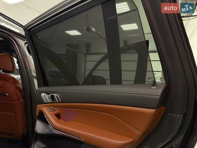 Серый БМВ X7, объемом двигателя 4.39 л и пробегом 1 тыс. км за 189900 $, фото 74 на Automoto.ua