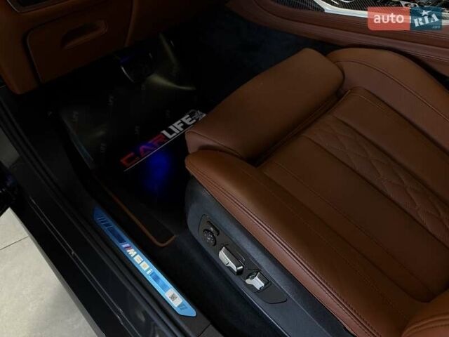 Серый БМВ X7, объемом двигателя 4.39 л и пробегом 1 тыс. км за 189900 $, фото 59 на Automoto.ua