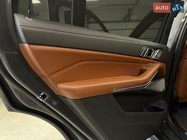 Серый БМВ X7, объемом двигателя 4.39 л и пробегом 1 тыс. км за 189900 $, фото 63 на Automoto.ua