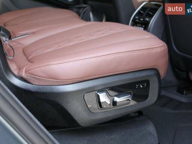 Серый БМВ X7, объемом двигателя 4.39 л и пробегом 3 тыс. км за 185000 $, фото 27 на Automoto.ua