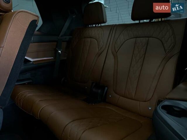 Серый БМВ X7, объемом двигателя 4.39 л и пробегом 1 тыс. км за 189900 $, фото 73 на Automoto.ua