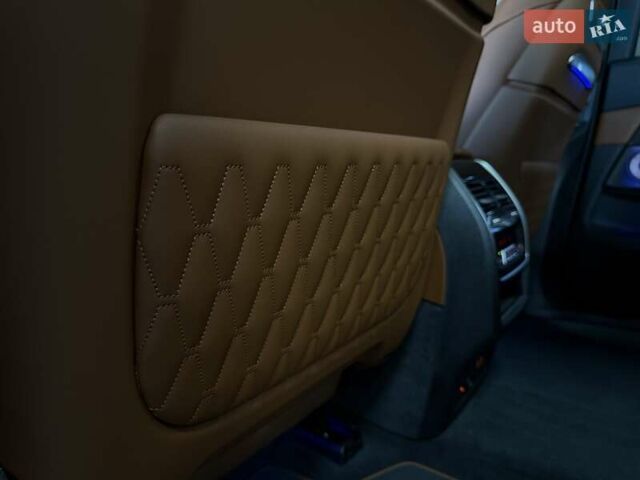 Серый БМВ X7, объемом двигателя 4.39 л и пробегом 1 тыс. км за 189900 $, фото 70 на Automoto.ua