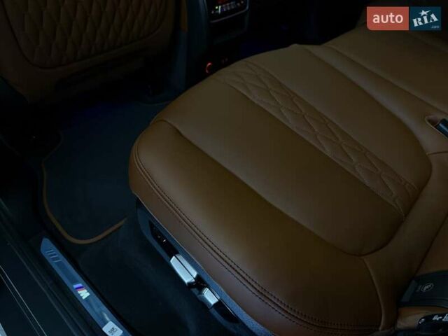 Серый БМВ X7, объемом двигателя 4.39 л и пробегом 1 тыс. км за 189900 $, фото 72 на Automoto.ua