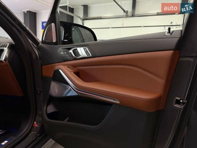 Серый БМВ X7, объемом двигателя 4.39 л и пробегом 1 тыс. км за 189900 $, фото 78 на Automoto.ua