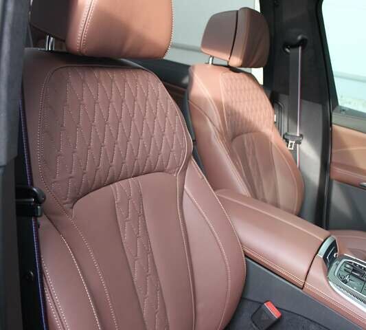 Серый БМВ X7, объемом двигателя 4.39 л и пробегом 3 тыс. км за 185000 $, фото 22 на Automoto.ua