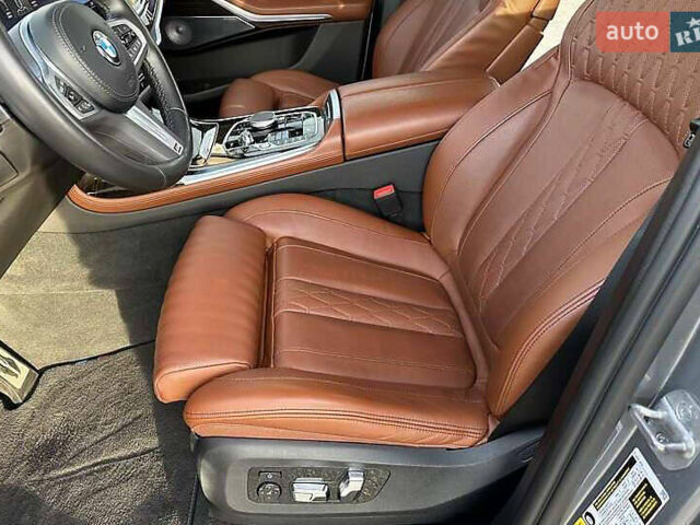 Серый БМВ X7, объемом двигателя 3 л и пробегом 11 тыс. км за 120000 $, фото 8 на Automoto.ua