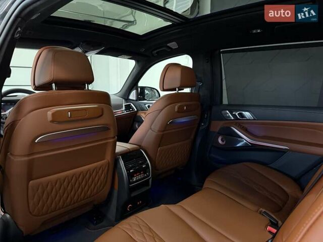 Серый БМВ X7, объемом двигателя 4.39 л и пробегом 1 тыс. км за 189900 $, фото 66 на Automoto.ua