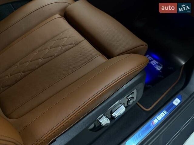 Серый БМВ X7, объемом двигателя 4.39 л и пробегом 1 тыс. км за 189900 $, фото 83 на Automoto.ua