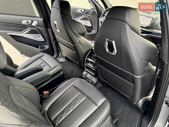 Серый БМВ X7, объемом двигателя 4.39 л и пробегом 7 тыс. км за 195000 $, фото 41 на Automoto.ua